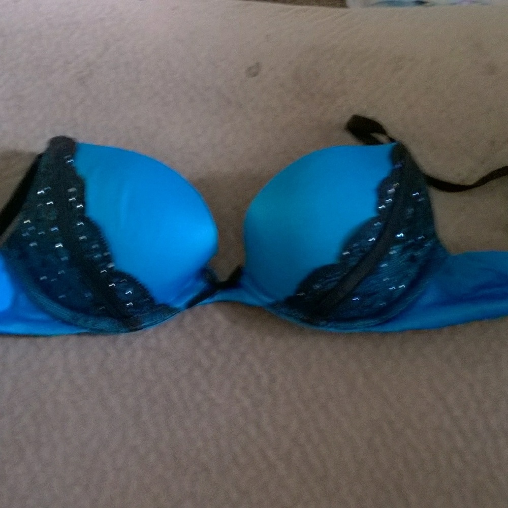 V.s. bra